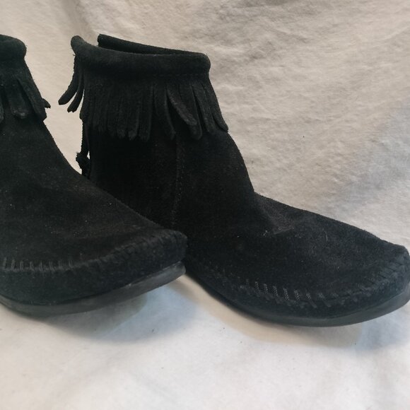 Minnetonka Suede Back Zipper Bootie - Hardsole -  Black - Picture 4 of 8